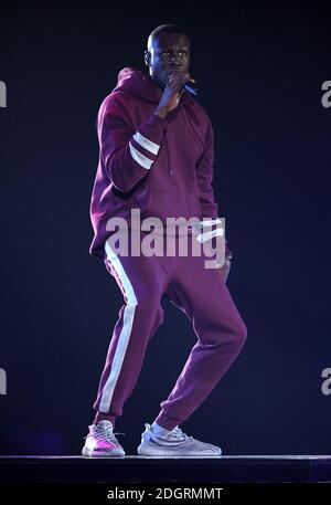 Stormzy auf der Bühne während der MTV Europe Music Awards 2017 in der SSE Arena, London. Bildnachweis sollte lauten: Doug Peters/EMPICS Entertainment Stockfoto