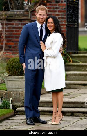 Prinz Harry und Meghan Markle bei einer Fotoaktion, um ihr Engagement im Kensington Palace, London, bekannt zu geben. Bildnachweis sollte lauten: Doug Peters/EMPICS Entertainment Stockfoto