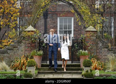 Prinz Harry und Meghan Markle bei einer Fotoaktion, um ihr Engagement im Kensington Palace, London, bekannt zu geben. Bildnachweis sollte lauten: Doug Peters/EMPICS Entertainment Stockfoto