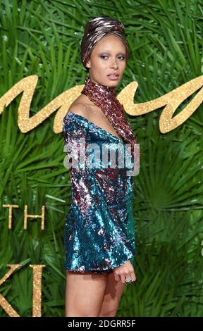 Adwoa Aboah nimmt an den Fashion Awards 2017 in Zusammenarbeit mit Swarovski in der Royal Albert Hall, London, Teil. Bild Kredit sollte lesen: Doug Peters / EMPICS Entertainment Stockfoto