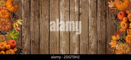 Natürlicher Herbst Doppelrand von Kürbissen und Blättern. Draufsicht auf einem rustikalen dunklen Holz Banner Hintergrund mit Kopierraum. Stockfoto