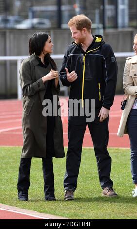 Prinz Harry und Meghan Markle bei einem Besuch im Sporttrainingsdorf der Universität Bath. Stockfoto