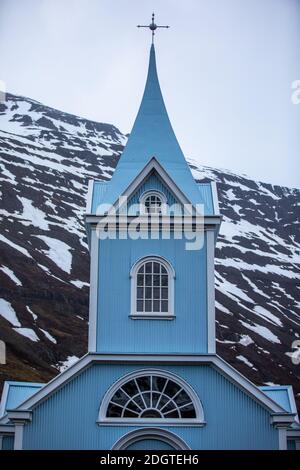 Seydisfjardarkirkja Blaue Kirche in Seydisfjordur in Island Stockfoto