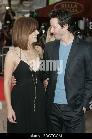 Keanu Reeves und Sandra Bullock Ankunft. Stockfoto