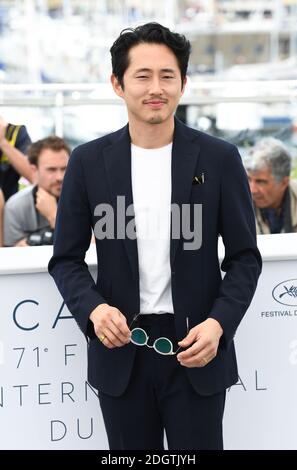 Steven Yeun beim Brennenden Fotocall im Palais De Festival im Rahmen des 71. Filmfestivals von Cannes. Bildnachweis sollte lauten: Doug Peters/EMPICS Stockfoto