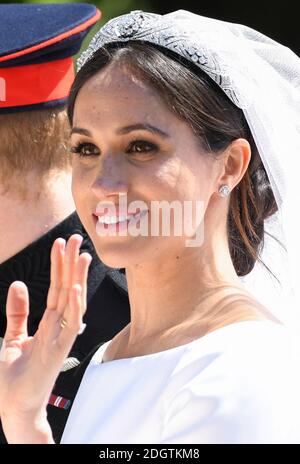 Prinz Harry und Meghan Markle, der Herzog von Sussex und die Herzogin von Sussex reiten in einer Ascot Landau Kutsche entlang des langen Spaziergangs nach ihrer Hochzeit in St. George's Chapel in Windsor Castle. Bildnachweis sollte lauten: Doug Peters/EMPICS Stockfoto