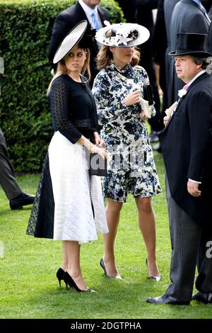 Prinzessin Beatrice (links) und Eugenie von York am dritten Tag Von Royal Ascot auf der Rennbahn Ascot Stockfoto