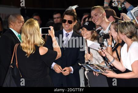 Tom Cruise trifft Fans vor der britischen Premiere von Mission:Impossible Fallout im BFI IMAX in Waterloo, London. Bildnachweis sollte lauten: Doug Peters/EMPICS Stockfoto