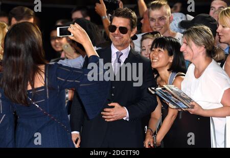 Tom Cruise trifft Fans vor der britischen Premiere von Mission:Impossible Fallout im BFI IMAX in Waterloo, London. Bildnachweis sollte lauten: Doug Peters/EMPICS Stockfoto