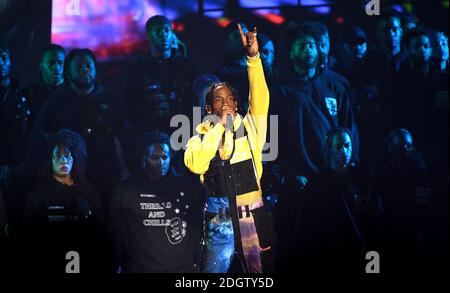 Travis Scott spielt auf der Bühne bei den MTV Video Music Awards 2018, Radio City, New York. Bildnachweis sollte lauten: Doug Peters/EMPICS Stockfoto