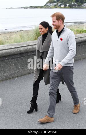 Prinz Harry der Herzog von Sussex und Meghan Herzogin von Sussex, vor dem Treffen mit jungen Menschen im Bereich der psychischen Gesundheit, im Wellington Cafe, Wellington, Neuseeland. Bildnachweis sollte lauten: Doug Peters/EMPICS Stockfoto