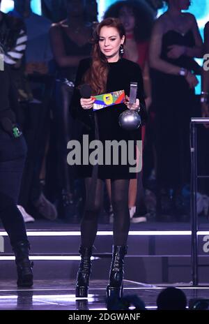 Lindsay Lohan spielt auf der Bühne bei den MTV Europe Music Awards 2018 im Bilbao Exhibition Centre, Spanien. Bildnachweis sollte lauten: EMPICS Stockfoto