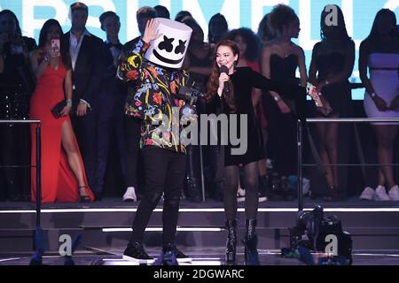 Marshmello und Lindsay Lohan auf der Bühne bei den MTV Europe Music Awards 2018 im Bilbao Exhibition Centre, Spanien. Bildnachweis sollte lauten: EMPICS Stockfoto