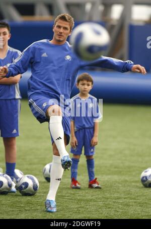 David Beckham stellt am 18. September 2006 sein neues Buch "Making IT Real" an der David Beckham Academy in Greenwich, London, vor. Doug Peters/EMPICS Entertainment Stockfoto