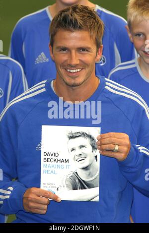 David Beckham stellt am 18. September 2006 sein neues Buch "Making IT Real" an der David Beckham Academy in Greenwich, London, vor. Doug Peters/EMPICS Entertainment Stockfoto