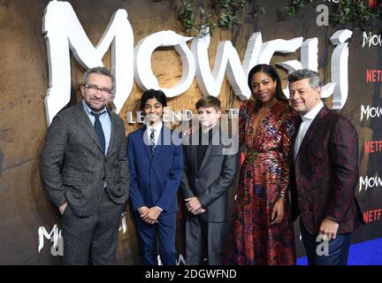 (Von links nach rechts) Eddie Marsan, Rohan Chand, Louis Ashbourne Serkis, Naomie Harris und Andy Serkis kommen am Curzon Mayfair in London für eine Sondervorführung von Mowgli: Legend of the Jungle an. Bildnachweis sollte lauten: Doug Peters/EMPICS Entertainment Stockfoto