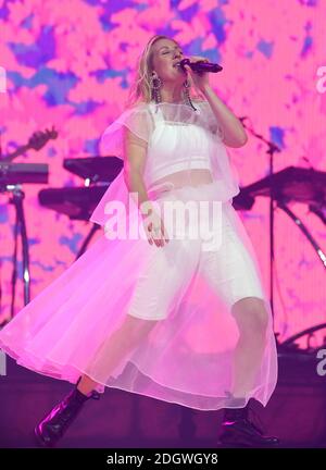 Ellie Goulding auf der Bühne während des ersten Tages des Capital's Jingle Bell Ball 2018 mit Coca-Cola in der O2 Arena, London. Bild Kredit sollte lesen: Doug Peters/EMPICS Stockfoto