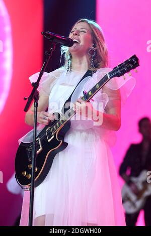 Ellie Goulding auf der Bühne während des ersten Tages des Capital's Jingle Bell Ball 2018 mit Coca-Cola in der O2 Arena, London. Bild Kredit sollte lesen: Doug Peters/EMPICS Stockfoto