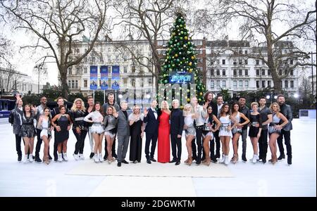 Lukasz Rozycki (von links nach rechts), Didi Conn, Richard Blackwood, Carlotta Edwards, Mark Hanretty, Saira Khan, Gemma Collins, Matt Evers, Saara Aalto, Hamish Gaman, Brianne Delcourt, Christopher Dean, Jayne Torvill, Jason Gardiner, Holly Willoughby, Phillip Schofield, Alexandra Schauman, James Jordan, Ryan SideBottom, Melridee, Nelson, Demetou, Demetou Vanessa Bauer, Jane Danson, Sylvain Longchambon, Alex Murphy und Brian McFadden bei der Vorstellung von Dancing on Ice Photocall im Natural History Museum, London. Bildnachweis sollte lauten: Doug Peters/EMPICS Stockfoto