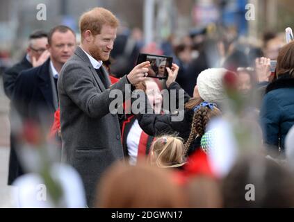 Der Herzog von Sussex trifft sich vor dem Rathaus von Birkenhead, Birkenhead, Merseyside. Bild Kredit sollte lesen: Doug Peters/EMPICS Stockfoto