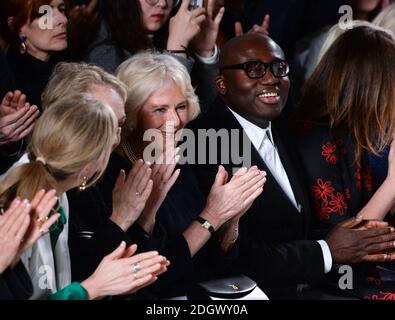 Die Herzogin von Cornwall und der britische Vogue Chefredakteur Edward Enninful in der ersten Reihe bei der Bethany Williams Show. Die Herzogin überreichte den Queen's Award for Fashion im Rahmen der London Fashion Week, 180 Strand, London. Bildnachweis sollte lauten: Doug Peters/EMPICS Stockfoto