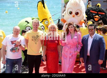 Sergey Burunov, Enzo Knol, Irma Knol, Sonia Plakidyuk und Josh Gad beim Angry Birds Movie 2, Carlton Hotel Pier, Cannes. Teil des Festival du Film 72. Bildnachweis sollte lauten: Doug Peters/EMPICS Stockfoto