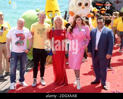 Sergey Burunov, Enzo Knol, Irma Knol, Sonia Plakidyuk und Josh Gad beim Angry Birds Movie 2, Carlton Hotel Pier, Cannes. Teil des Festival du Film 72. Bildnachweis sollte lauten: Doug Peters/EMPICS Stockfoto