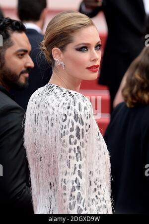 Doutzen Kroes bei der Ankunft für die Premiere in Hollywood im Grand Theatre Lumiere im Palais des Festivals während der 72. Filmfestspiele von Cannes. Stockfoto