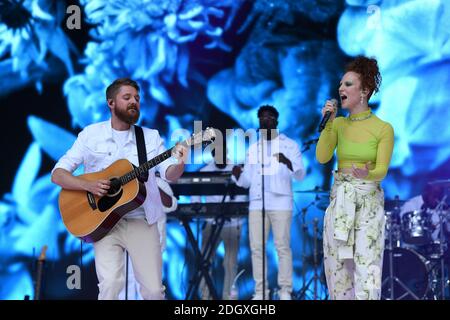 Jess Glynne auf der Bühne beim Capital's Summertime Ball. Die größten Stars der Welt treten live für 80,000 Capital-Hörer im Wembley-Stadion auf der größten Sommerparty Großbritanniens auf. Bild Kredit sollte lesen: Doug Peters/EMPICS Stockfoto