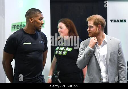 Der Herzog von Sussex und Anthony Joshua nehmen an der Einführung von Made by Sport Teil, einer neuen Kampagne, die eine Koalition von Wohltätigkeitsorganisationen zusammenbringt, die benachteiligte junge Menschen durch Sport unterstützen, im Black Prince Trust in Lambeth, London. Bild Kredit sollte lesen: Doug Peters/EMPICS Stockfoto