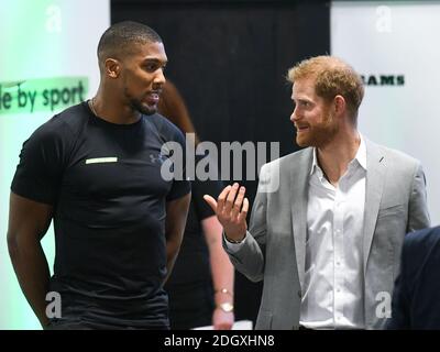 Der Herzog von Sussex und Anthony Joshua nehmen an der Einführung von Made by Sport Teil, einer neuen Kampagne, die eine Koalition von Wohltätigkeitsorganisationen zusammenbringt, die benachteiligte junge Menschen durch Sport unterstützen, im Black Prince Trust in Lambeth, London. Bild Kredit sollte lesen: Doug Peters/EMPICS Stockfoto