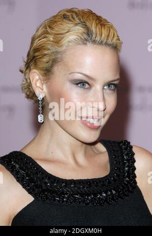 Kylie Minogue stellt ihren neuen Duft 'Darling' am 9. Februar 2007 in Harrods im Zentrum von London vor. Stockfoto