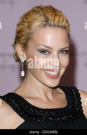 Kylie Minogue stellt ihren neuen Duft 'Darling' am 9. Februar 2007 in Harrods im Zentrum von London vor. Stockfoto