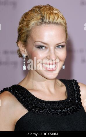 Kylie Minogue stellt ihren neuen Duft 'Darling' am 9. Februar 2007 in Harrods im Zentrum von London vor. Stockfoto