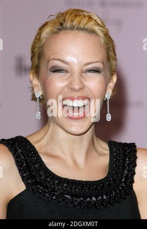 Kylie Minogue stellt ihren neuen Duft 'Darling' am 9. Februar 2007 in Harrods im Zentrum von London vor. Stockfoto