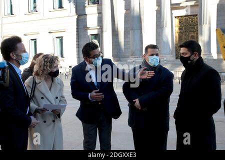 Madrid, Spanien; 09/12/2020.- die spanischen Abgeordneten Marta Marin und Edmundo Bal von Ciudadanos. Venezolanische Abgeordnete im spanischen Exil berichten den Vertretern der wichtigsten spanischen politischen Parteien im Kongress der Abgeordneten über die Beobachtung der venezolanischen Wahlen, die sie für betrügerisch halten, am 6. Dezember 2020. Und machen Sie eine formelle Einladung, die Schließung des Konsultationsprozesses der Volksfront zu begleiten, die weltweit durchgeführt wird, vom 7. Dezember letzten Jahres bis zum 12. Dezember 2020. Und sie bekräftigen, dass "Enthaltung allein nicht ausreicht, um das Regime von Nicolas Ma abzulehnen Stockfoto