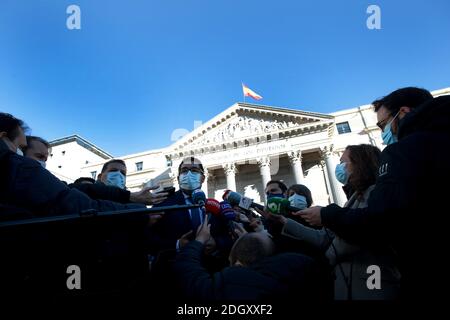 Madrid, Spanien; 09/12/2020.- der Abgeordnete des Volkswill von Winston Flores die venezolanischen Abgeordneten im spanischen Exil berichten den Vertretern der wichtigsten spanischen politischen Parteien im Abgeordnetenkongreß über die Beobachtung der venezolanischen Wahlen, die sie für betrügerisch halten, am 6. Dezember 2020. Und eine formelle Einladung zur Begleitung der Beendigung des Konsultationsprozesses der Volksbefragung, der weltweit vom 7. Dezember letzten Jahres bis zum 12. Dezember 2020 durchgeführt wird, und sie bekräftigen, dass "die Enthaltung allein nicht ausreicht, um das Regime von Nicolas Maduro abzulehnen", was vor kurzem gewählt wurde Stockfoto