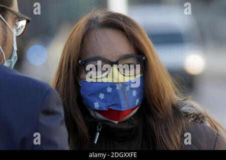 Madrid, Spanien; 09/12/2020.- die venezolanischen Abgeordneten im Exil in Spanien berichten den Vertretern der wichtigsten spanischen politischen Parteien im Abgeordnetenkongreß über die Beobachtung der venezolanischen Wahlen, die sie am 6. Dezember 2020 für betrügerisch halten. Und eine förmliche Aufforderung zur Begleitung des Abschlusses des weltweit durchgeführten Konsultationsprozesses der Volksbefragung vom 7. Dezember letzten Jahres bis Samstag, 12. Dezember, 2020. Und sie behaupten, dass "Enthaltung allein nicht ausreicht, um das Regime von Nicolas Maduro abzulehnen" bei den jüngsten Wahlen mehr als 80% betrug, was ein Clea ist Stockfoto