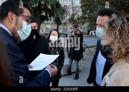 Madrid, Spanien; 09/12/2020.- die venezolanischen Abgeordneten im Exil in Spanien berichten den Vertretern der wichtigsten spanischen politischen Parteien im Abgeordnetenkongreß über die Beobachtung der venezolanischen Wahlen, die sie am 6. Dezember 2020 für betrügerisch halten. Und eine förmliche Aufforderung zur Begleitung des Abschlusses des weltweit durchgeführten Konsultationsprozesses der Volksbefragung vom 7. Dezember letzten Jahres bis Samstag, 12. Dezember, 2020. Und sie behaupten, dass "Enthaltung allein nicht ausreicht, um das Regime von Nicolas Maduro abzulehnen" bei den jüngsten Wahlen mehr als 80% betrug, was ein Clea ist Stockfoto