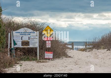 Gibson Lane Beach im Winter, Sagaponack, NY Stockfoto