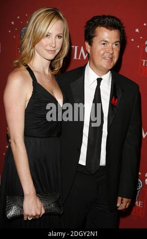 Simon Fuller und seine Freundin kamen am 8. Mai 2007 bei den 100 einflussreichsten Leuten der World Party des Time Magazine, dem Lincoln Center, New York City an. Stockfoto