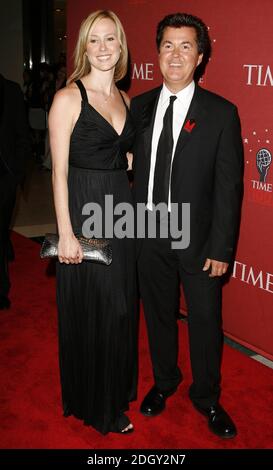 Simon Fuller und seine Freundin kamen am 8. Mai 2007 bei den 100 einflussreichsten Leuten der World Party des Time Magazine, dem Lincoln Center, New York City an. Stockfoto