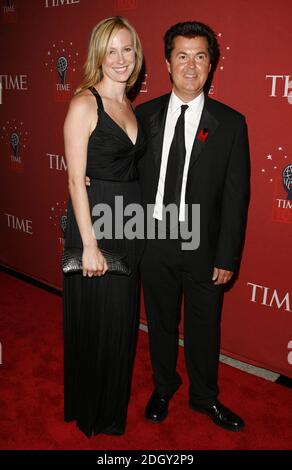 Simon Fuller und seine Freundin kamen am 8. Mai 2007 bei den 100 einflussreichsten Leuten der World Party des Time Magazine, dem Lincoln Center, New York City an. Stockfoto