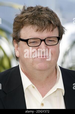 Michael Moore während einer Fotoschau für seinen neuen Film Sicko im Palais De Festival während der 60. Internationalen Filmfestspiele von Cannes in Frankreich. Bild Datum Samstag, 19. Mai 2007. Foto von Doug Peters/EMPICS Entertainment Stockfoto