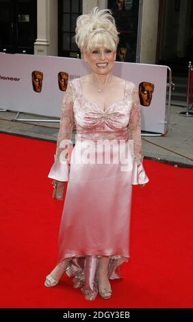 Barbara Windsor kommt zu den British Academy Television Awards, die am 20. Mai 2007 im Londoner Palladium im Zentrum von London stattfinden. Stockfoto