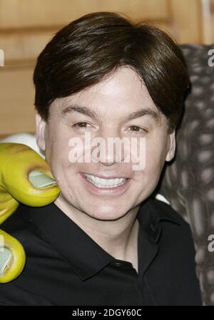 Mike Myers bei einer Fotoannahme, bei der Shrek am 11/06/2007 den offiziellen schottischen Clan Tartan im Zentrum Londons empfängt. Stockfoto