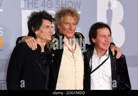 (Von links nach rechts) Ronnie Wood, Rod Stewart und Kenney Jones bei der Ankunft für die Brit Awards 2020 in der O2 Arena, London. Bildnachweis sollte lauten: Doug Peters/EMPICS Stockfoto