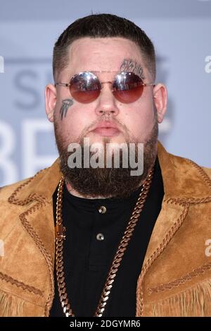 RAG n Bone man bei der Ankunft für die Brit Awards 2020 in der O2 Arena, London. Bildnachweis sollte lauten: Doug Peters/EMPICS nur zur redaktionellen Verwendung Stockfoto