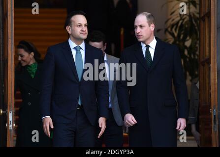 Der Herzog und die Herzogin von Cambridge treffen sich mit Leo Varadkar, Taoiseach von Irland, und seinem Partner Matt Barrett in den Regierungsgebäuden in Dublin, während ihres dreitägigen Besuchs in der Republik Irland. Bildnachweis sollte lauten: Doug Peters/EMPICS Stockfoto
