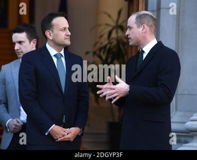 Der Herzog und die Herzogin von Cambridge treffen sich mit Leo Varadkar, Taoiseach von Irland, und seinem Partner Matt Barrett in den Regierungsgebäuden in Dublin, während ihres dreitägigen Besuchs in der Republik Irland. Bildnachweis sollte lauten: Doug Peters/EMPICS Stockfoto